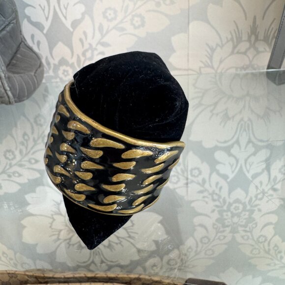 Black and Gold Chanel Cuff - One Size - Picture 2 of 9